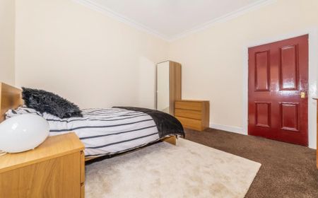 4 bedroom flat to rent - Photo 3