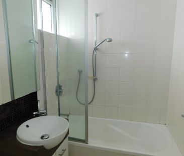 LOCATION, LOCATION, LOCATION! - Photo 2