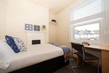 4 bedroom terraced house to rent - Photo 3