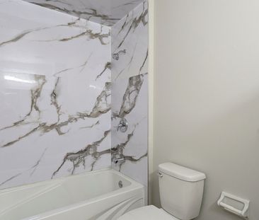 For Lease - 4051 Dunmow Crescent, Mississauga, Ontario - Photo 2