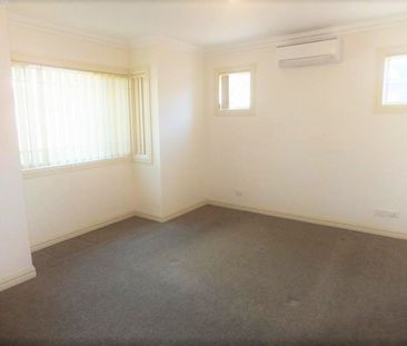 Prime Location! - Photo 2