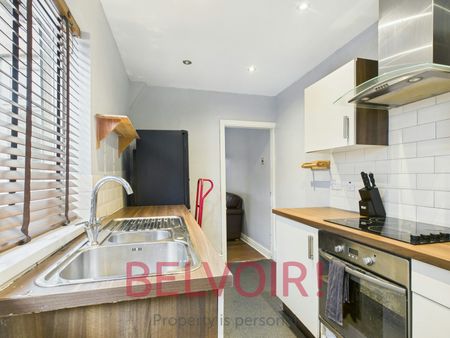 Terraced House to rent on - Photo 5