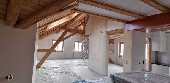 6.5 rooms under the roof, renovated, very large living space, balconies - Photo 2