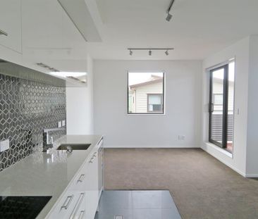 THE FIREMAN'S APARTMENTS - PETONE - Photo 1