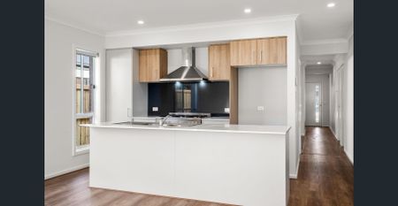 SPACIOUS FAMILY HOME - Photo 2