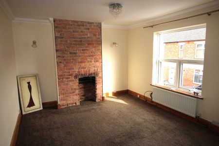 3 bedroom terraced house to rent - Photo 3