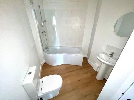 3 bedroom flat to rent - Photo 5