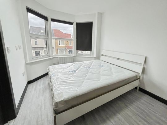 1 bedroom Flat To Let Total Size: 1077 SQ FT - Photo 1
