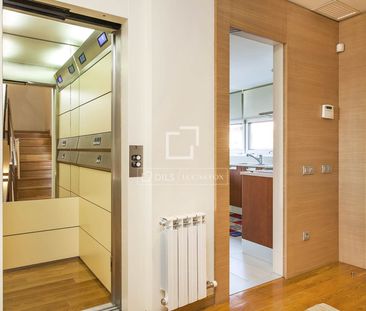 6-bedroom furnished house with a private pool for rent in Sarrià, B... - Photo 2