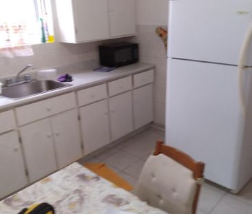 ST LEONARD: 2 ½ POELE, FRIGO, TABLE, LIT - Photo 3