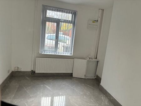 3 Bedroom House to rent - Photo 2