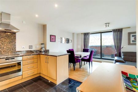 3 bedroom flat to rent - Photo 5