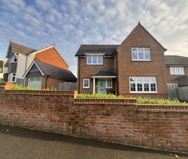 4 bedroom detached house to rent - Photo 2