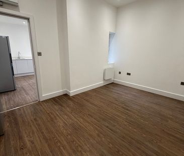 2 Bed Flat, Lea Bridge Road, E10 - Photo 4