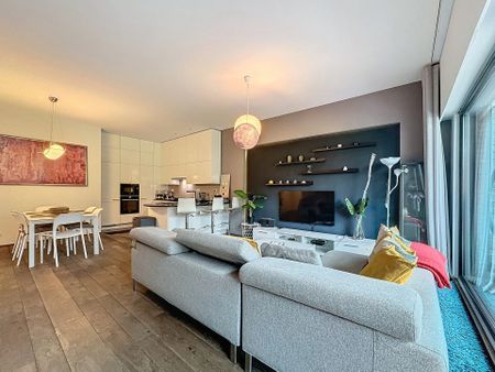 Gelijkvloerse verdieping met drie slaapkamers in Ixelles - Photo 3