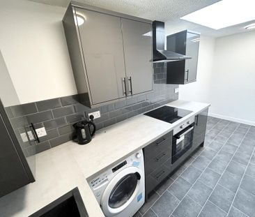 2 bedroom flat to rent - Photo 2