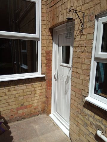 Two Bedroom Terraced House in Immaculate Condition for Rent in central Peterborough - Photo 5