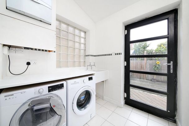 6 bedroom semi-detached house to rent - Photo 1