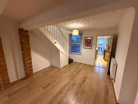 2 bedroom end of terrace house to rent - Photo 3