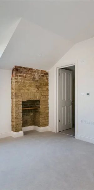 2 bedroom flat in London - Photo 1