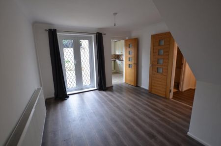 3 bedroom semi-detached house to rent - Photo 2