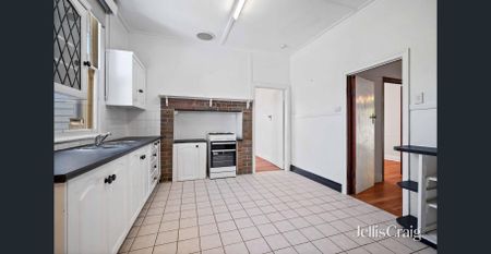 Comfortable three-bedroom home in Ballarat Central - Photo 4
