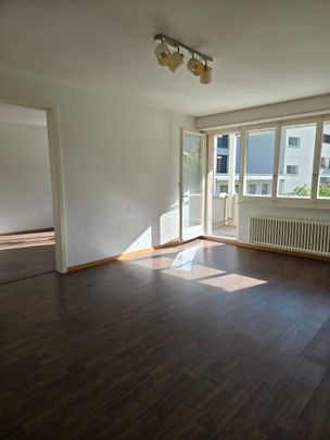 Frisch renovierte 4.5-Zimmer-Wohnung mit Bergblick in Linthal - Foto 1