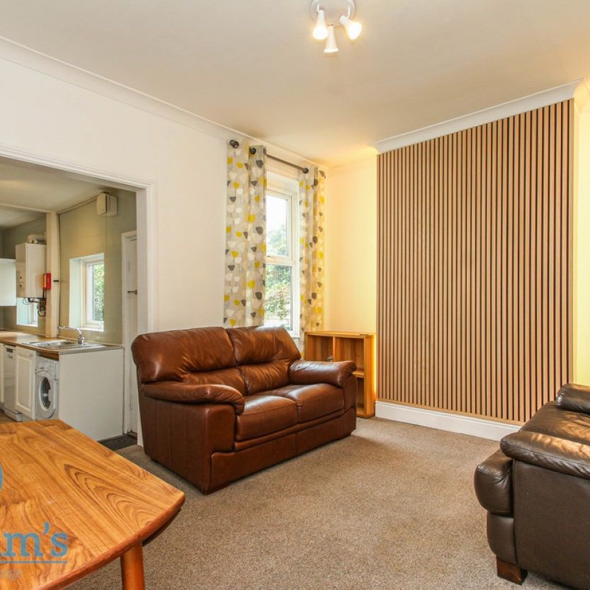 4 bed Semi-Detached House for Rent - Photo 1