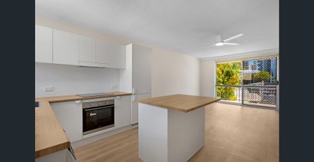 Prime Burleigh Location – Walk to the Beach! - Photo 5