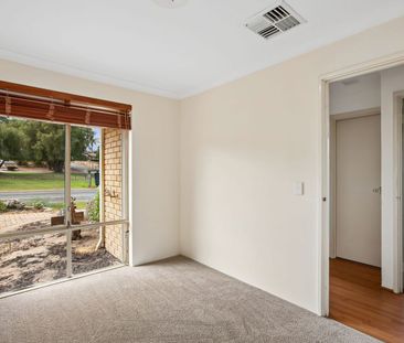 FAMILY LIVING - Photo 3