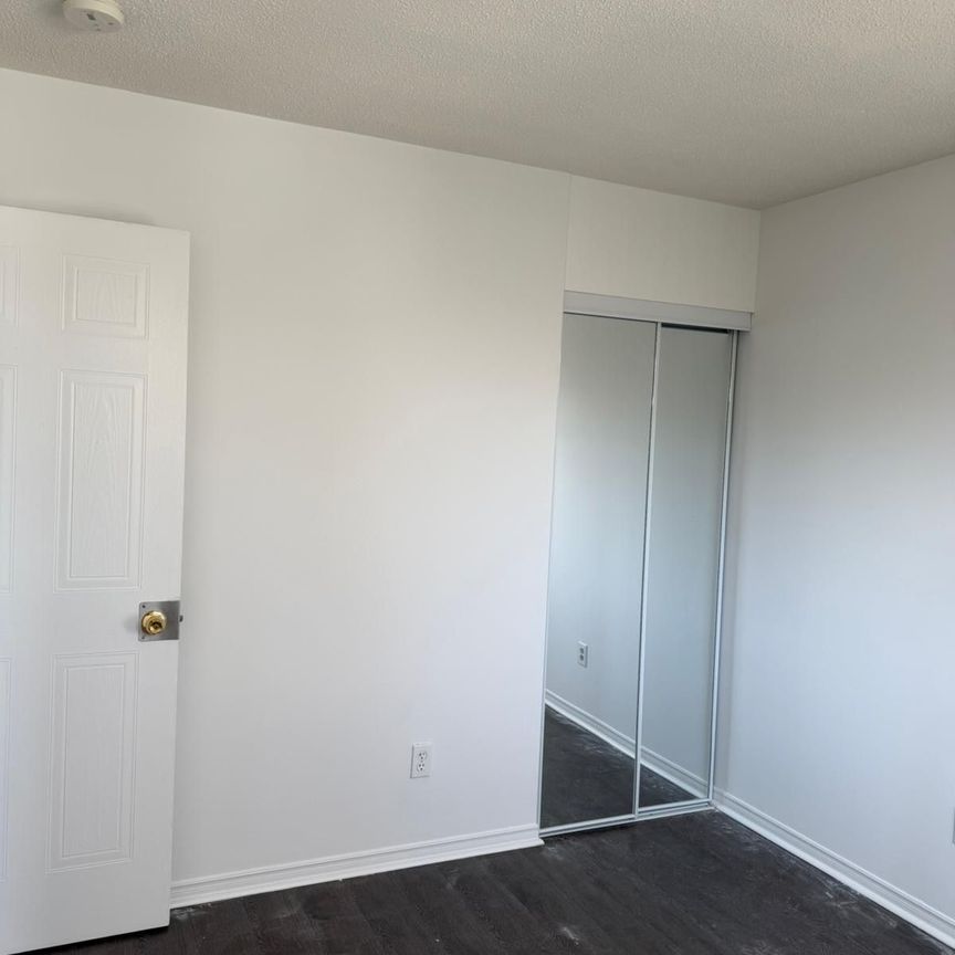 For Lease - 1577 Norwill Crescent, Oshawa, Ontario - Photo 1