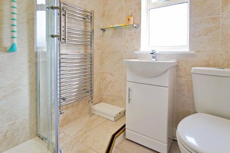 3 bedroom semi-detached house to rent - Photo 4