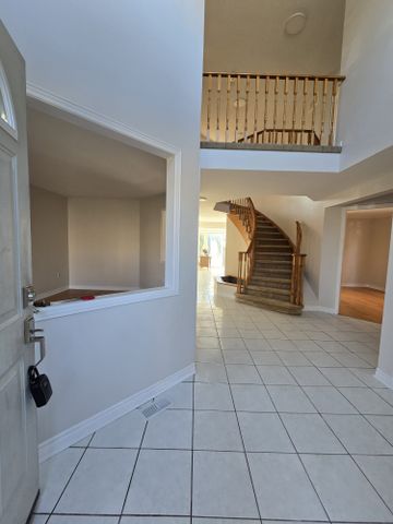 For Lease - 135 Moffatt Avenue, Brampton, Ontario - Photo 2