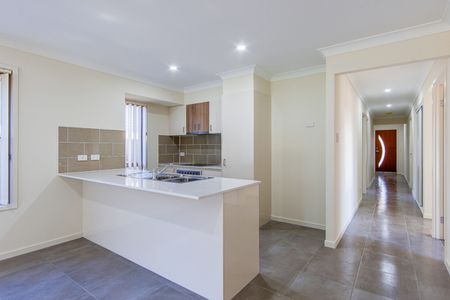 4 Bedroom Home In Highlands Estate! - Photo 2