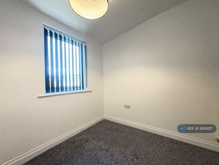 2 bedroom penthouse to rent - Photo 4