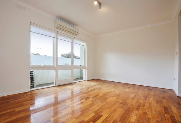 4/30 Shaftsbury Street, Coburg VIC 3058 - Photo 1