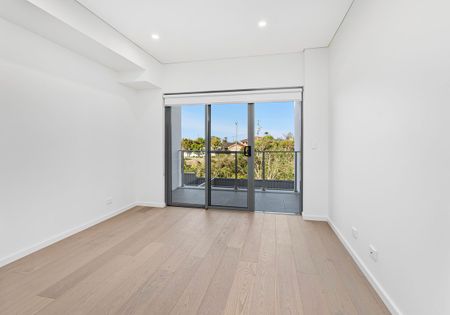 STUNNING EXECUTIVE 3 BEDROOM APARTMENT - Photo 2