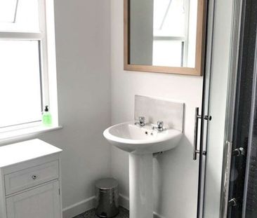 Dracaena Avenue Room 6 - Photo 6