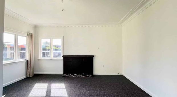 Family-Friendly 3-Bedroom Home with Study - Photo 1