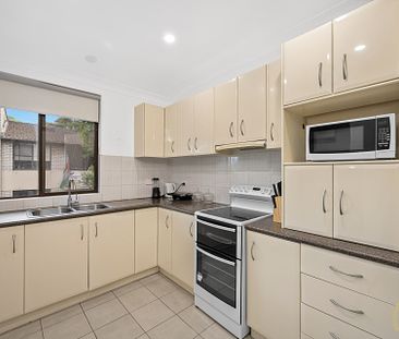 Two Bedroom Unit in Bankstown CBD&excl; - Photo 4