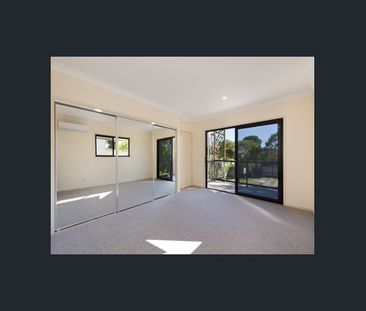 Spacious and Unique 149m2 - 3 Bedroom + Second Living Room Townhome. - Photo 5