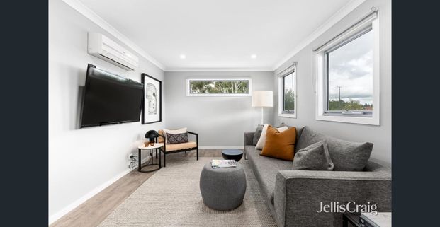 Executive living in Soldiers Hill - Photo 1