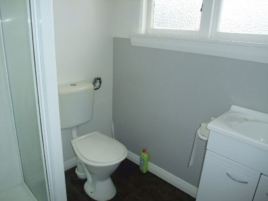 ADDINGTON – 4 BEDROOM, HEAT PUMP, NEW CARPET THROUGHOUT - Photo 1