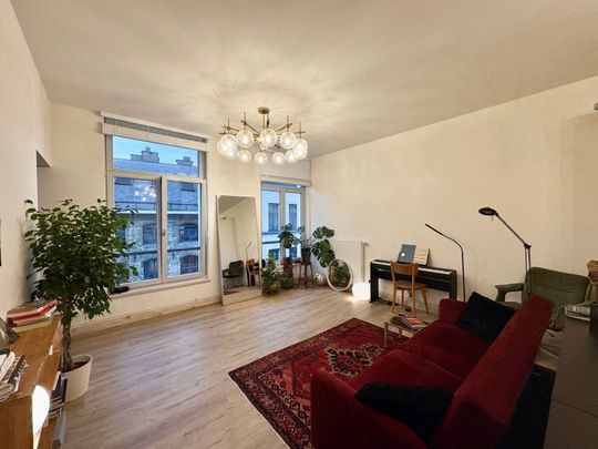 Sfeervol 1-slaapkamerappartement met groot terras - Photo 1