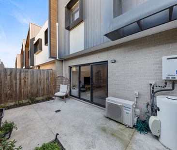 Stylish Slattery - Photo 1