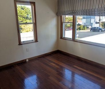 Sunny central home - Photo 6