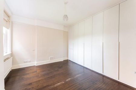 3 bedroom flat to rent - Photo 2