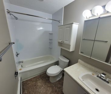 2 Beds & 1 Bath Apartment Style Condo in Wildwood Area - Photo 4