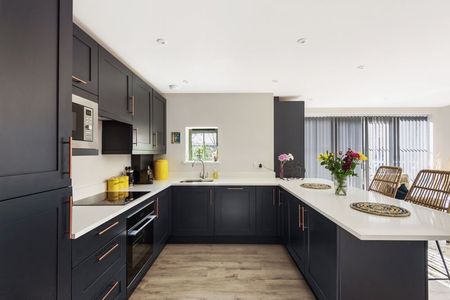 Filmer Grove, Godalming, Surrey, GU7 - Photo 2