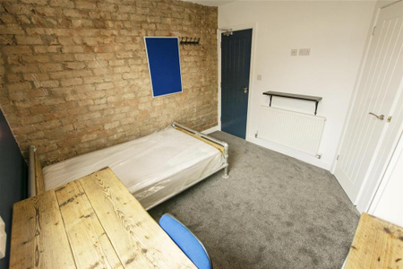 6 bedroom house to rent - Photo 2